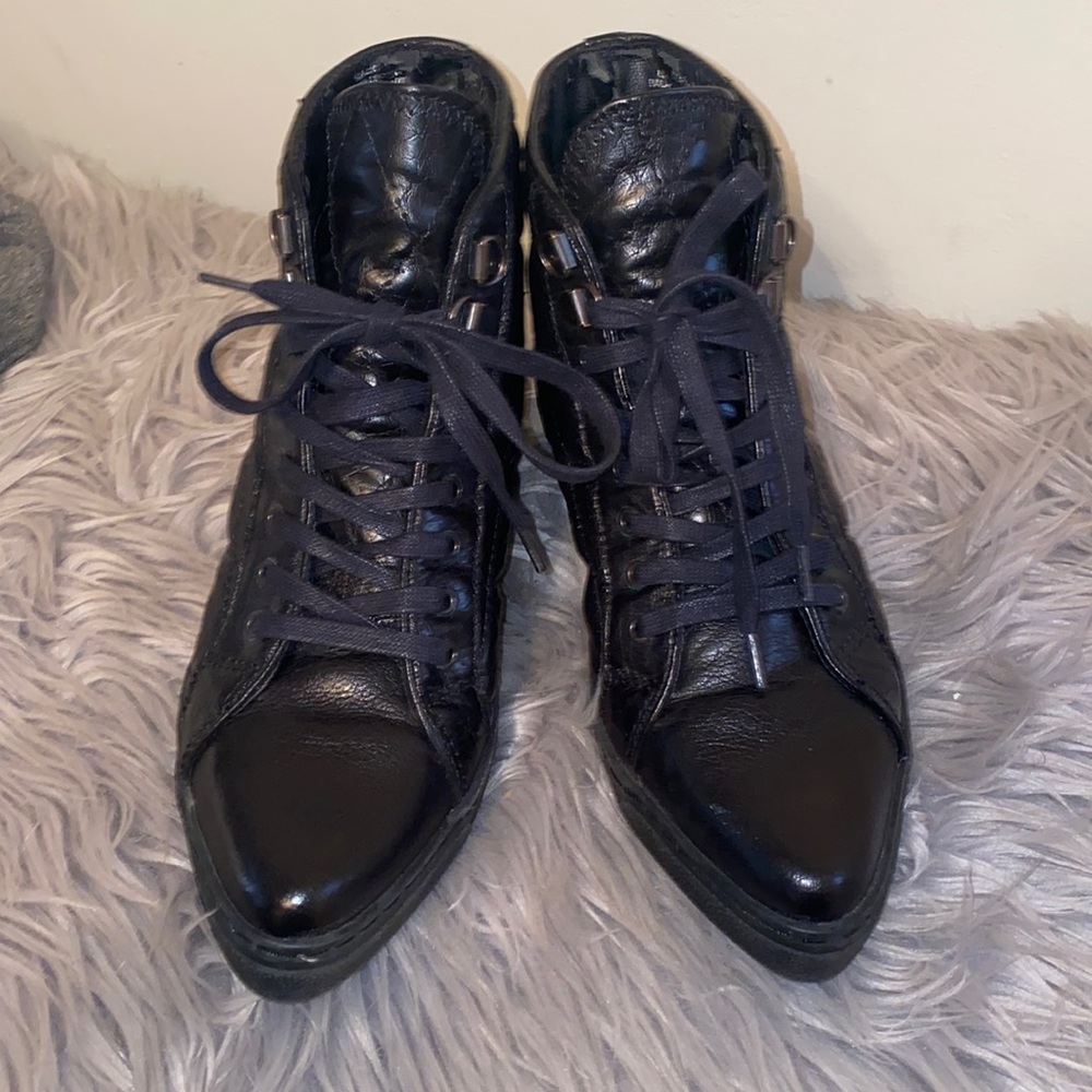 Steve Madden Muggin- leather quilted sneakers